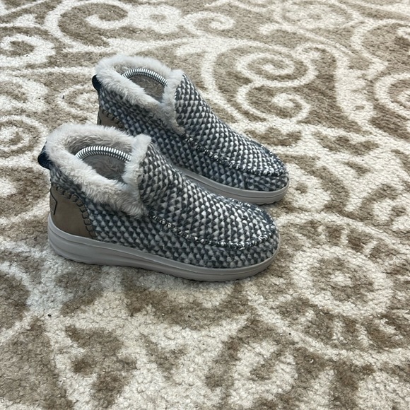 Hey dude Denny women’s chukka shoes size 6 excellent condition - Picture 2 of 6